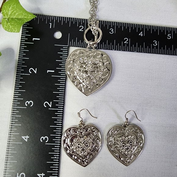 Silver Heart Necklace and Earrings Set Toggle Clasp New - Picture 7 of 7